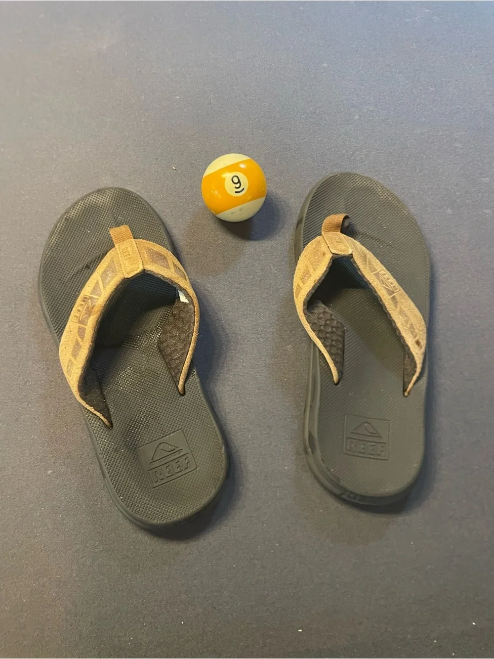 Reef Brown and tan Men's sz9 Faux Leather Strap Flip Flops